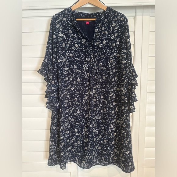 Vince Camuto Plus Size Flutter Sleeve Pintuck Dress Size 1X Navy Floral Print - Picture 2 of 12